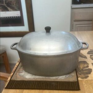Classic Silver Aluminum Dutch Oven